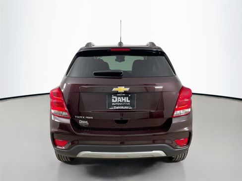 Used 2022 Chevrolet Trax LT w/ LT Convenience Package AWD/4WD image 12