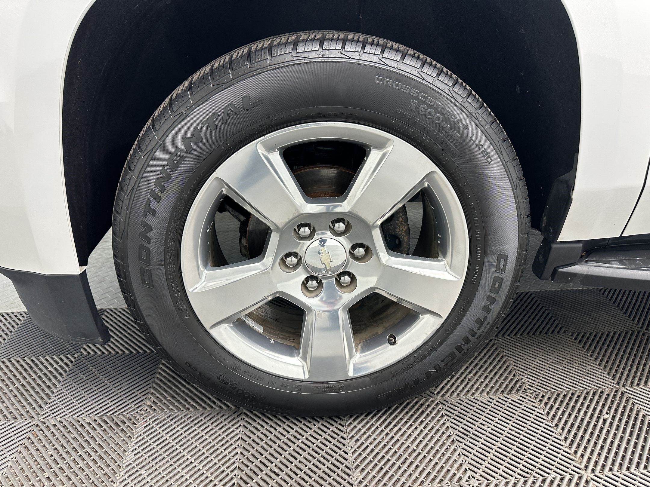 Certified 2020 Chevrolet Tahoe LT w/ Luxury Package AWD/4WD image 13