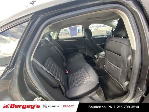 Used 2016 Ford Fusion SE image 30