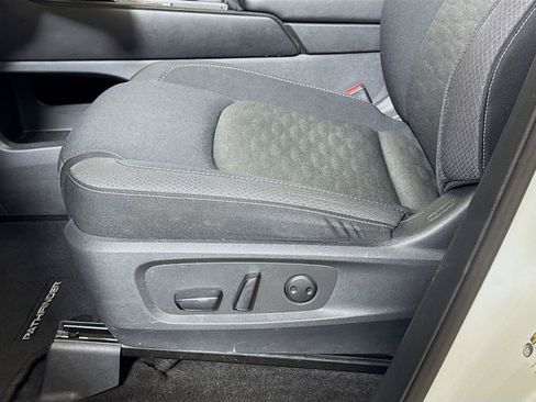 Used 2025 Nissan Pathfinder SV FWD image 16