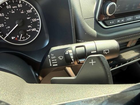 Used 2023 Nissan Rogue SV AWD/4WD image 26