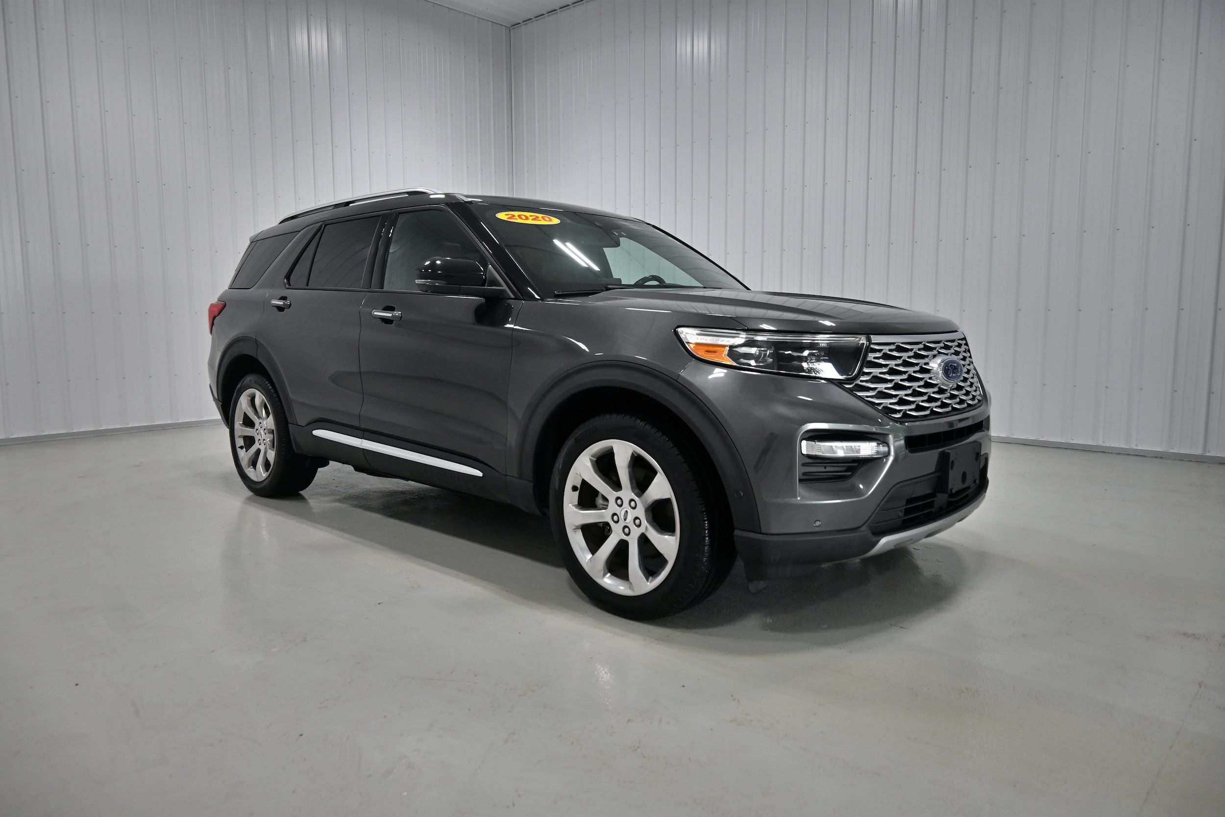 Used 2020 Ford Explorer Platinum w/ Premium Technology Package AWD/4WD image 3