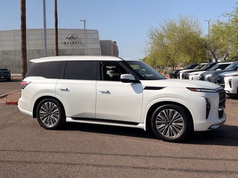 Certified 2026 INFINITI QX80 Luxe w/ Cargo Package AWD/4WD image 6