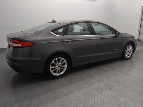 Used 2019 Ford Fusion SE FWD image 10