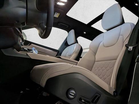 New 2026 Volvo XC90 B6 Plus w/ Protection Package Premier image 4