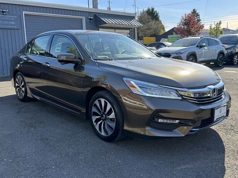 Used 2017 Honda Accord Touring image 6