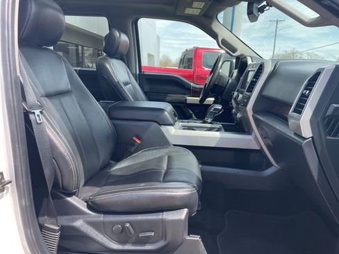 Used 2019 Ford F150 Lariat w/ Equipment Group 502A Luxury AWD/4WD image 16