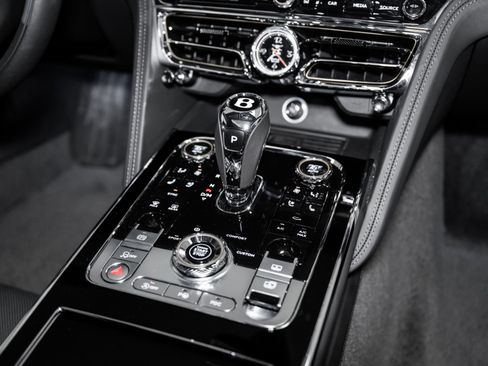 Used 2024 Bentley Flying Spur W12 image 45