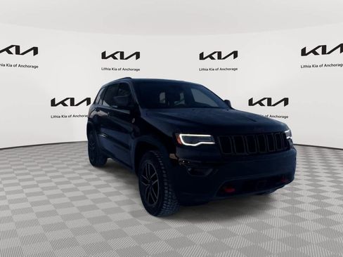 Used 2019 Jeep Grand Cherokee Trailhawk w/ Trailhawk Luxury Group image 3