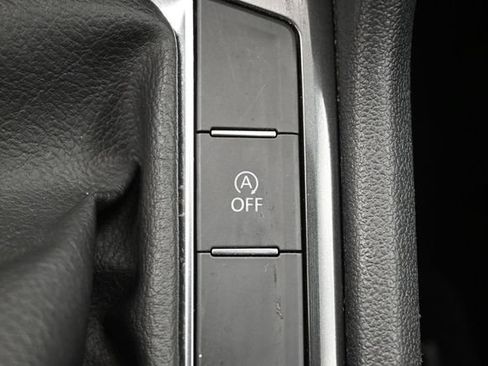 Used 2022 Volkswagen Tiguan SE AWD/4WD image 25