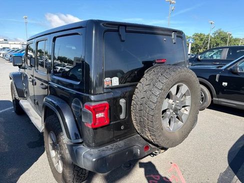 Used 2018 Jeep Wrangler Unlimited Sahara AWD/4WD image 4