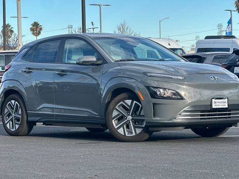 Certified 2022 Hyundai Kona SEL w/ Convenience Package image 1