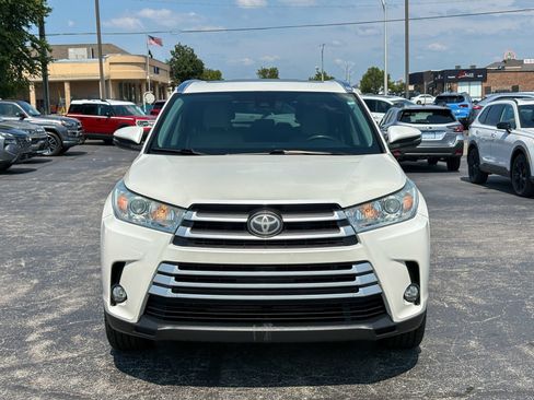 Used 2019 Toyota Highlander XLE FWD image 4