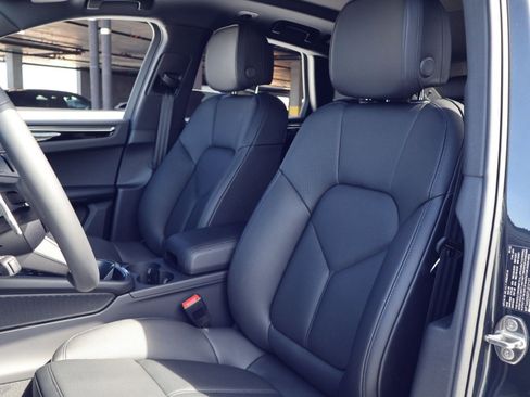New 2026 Porsche Macan AWD/4WD image 5