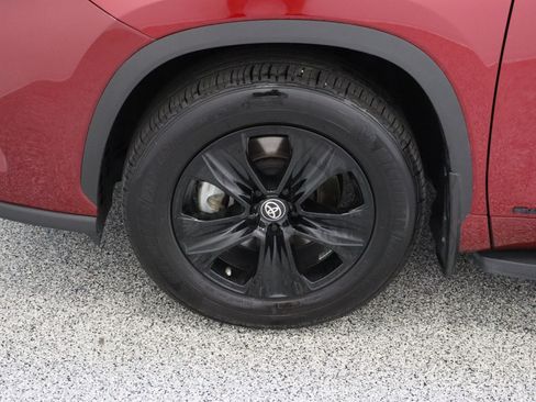 Certified 2025 Toyota Highlander XLE AWD/4WD image 11