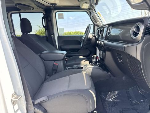 Used 2023 Jeep Gladiator Overland image 37