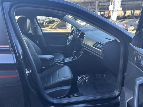 Used 2024 Volkswagen Jetta SE image 16