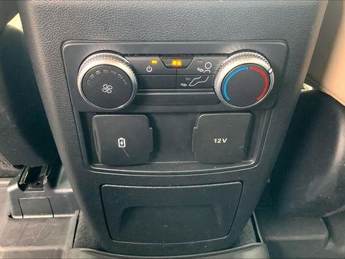 Used 2022 Ford Explorer XLT w/ Equipment Group 202A RWD image 30