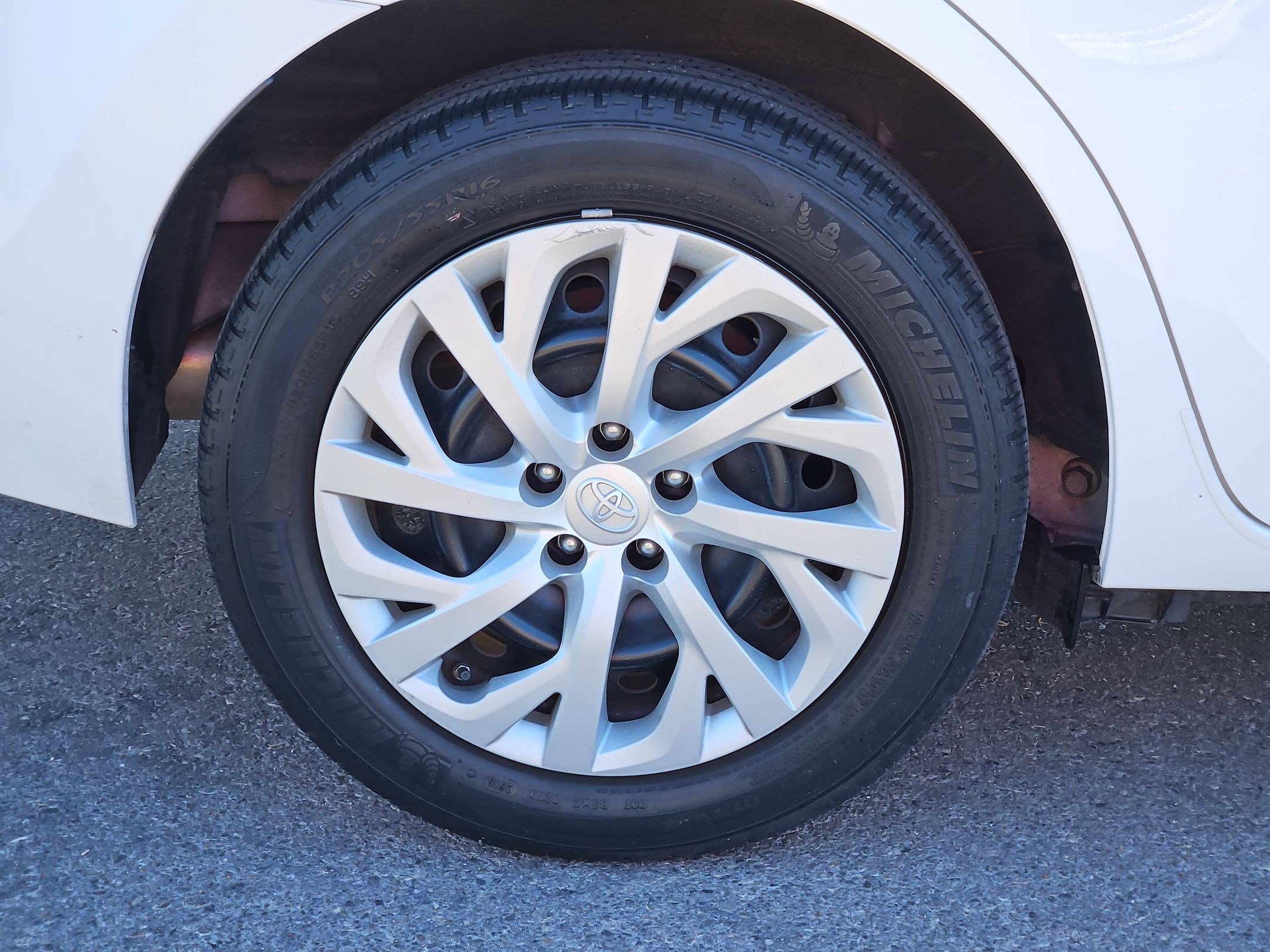 Used 2017 Toyota Corolla LE w/ Body Protection Package FWD image 12