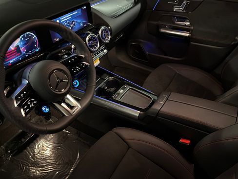 New 2026 Mercedes-Benz GLA 35 AMG 4MATIC image 9
