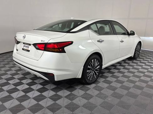 Used 2023 Nissan Altima 2.5 SV FWD image 6