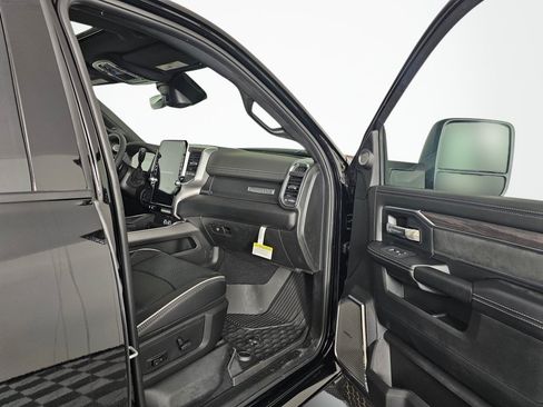 New 2026 RAM 3500 Laramie AWD/4WD image 37