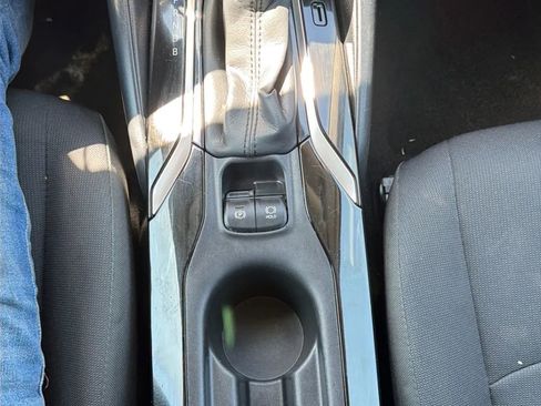 Used 2022 Toyota Corolla LE FWD image 19