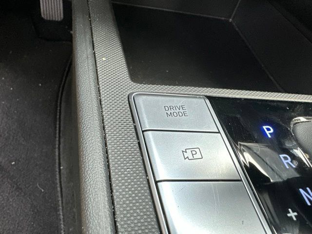 Used 2024 Hyundai Elantra SE FWD image 31