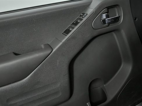 Used 2019 Nissan Frontier PRO-4X image 13