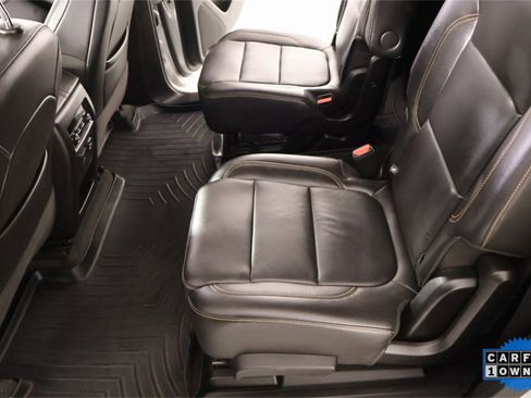 Used 2021 Chevrolet Traverse RS image 12