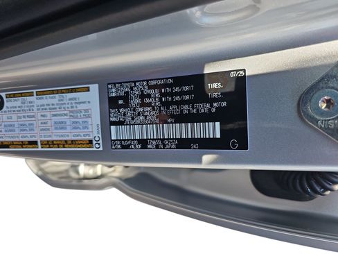 Used 2025 Toyota 4Runner SR5 AWD/4WD image 29