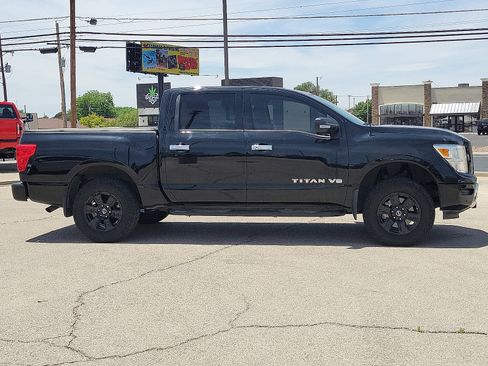 Used 2020 Nissan Titan SV w/ SV Convenience Package image 5