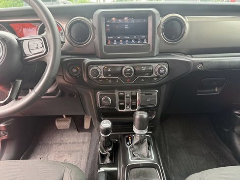 Used 2023 Jeep Gladiator Sport AWD/4WD image 16