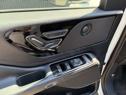 New 2026 Lincoln Aviator AWD image 13