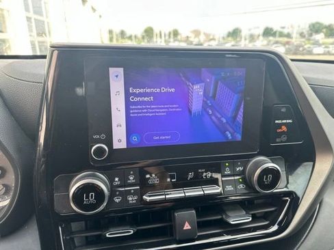 Used 2023 Toyota Highlander LE FWD image 11