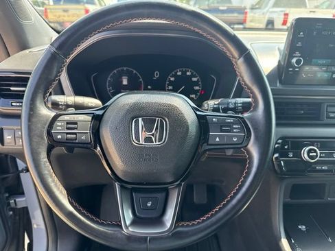 Used 2023 Honda Pilot TrailSport image 11