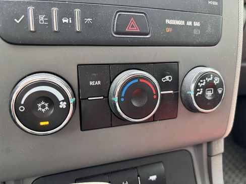 Used 2014 Chevrolet Traverse LS FWD image 27