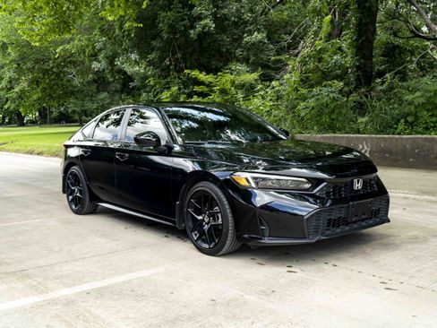 Used 2025 Honda Civic Sport image 2