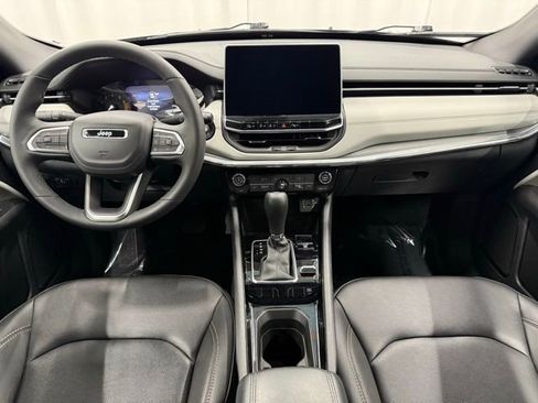 Used 2024 Jeep Compass Limited image 4