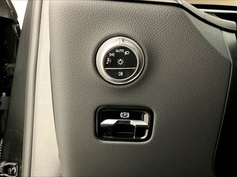 Certified 2025 Mercedes-Benz GLC 43 AMG 4MATIC image 36