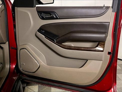 Used 2015 Chevrolet Suburban LT image 23