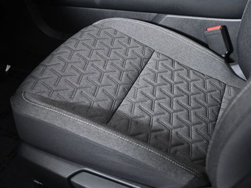 Used 2025 Nissan Kicks SV w/ SV Premium Package image 23