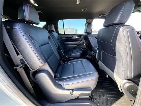 Used 2024 Chevrolet Traverse Z71 image 16