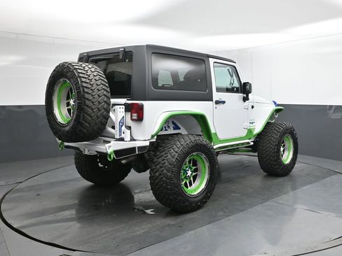 Used 2017 Jeep Wrangler Sahara w/ Connectivity Group image 11