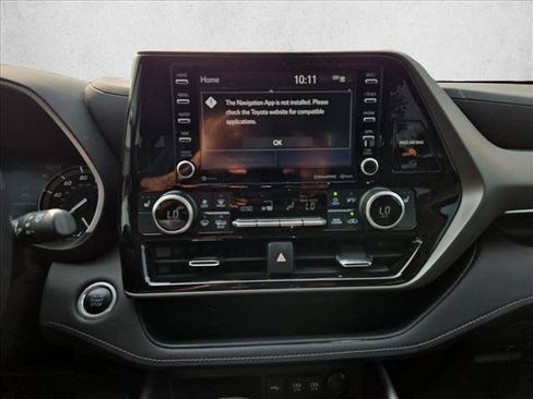 Used 2021 Toyota Highlander XLE FWD image 14