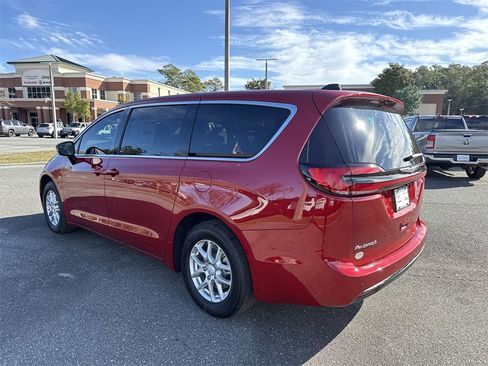 New 2026 Chrysler Pacifica Select image 5