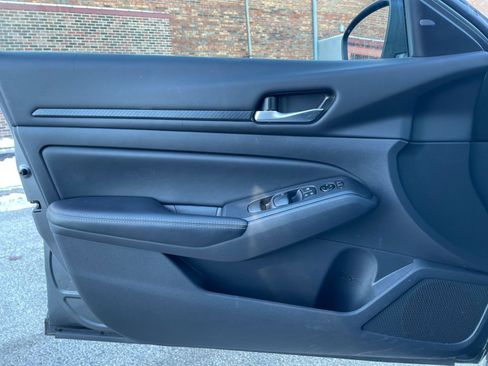 Used 2025 Nissan Altima 2.5 SV image 25