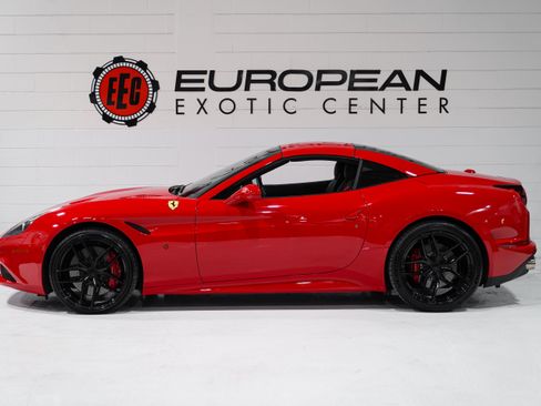 Used 2017 Ferrari California T RWD image 8