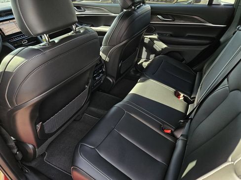 New 2026 Jeep Grand Cherokee Limited AWD/4WD image 12