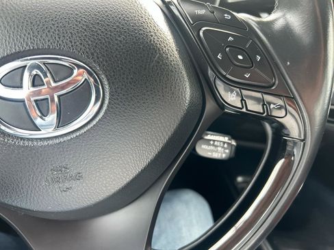 Used 2018 Toyota C-HR XLE FWD image 16
